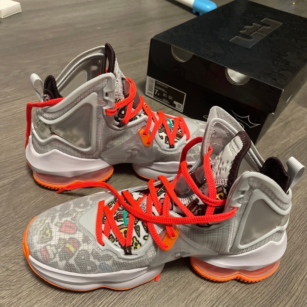 Nike Lebron 19